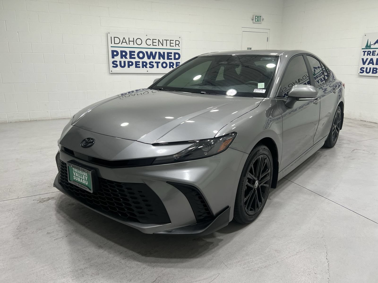 Used 2025 Toyota Camry SE w/ Multimedia Upgrade Package AWD/4WD image 4