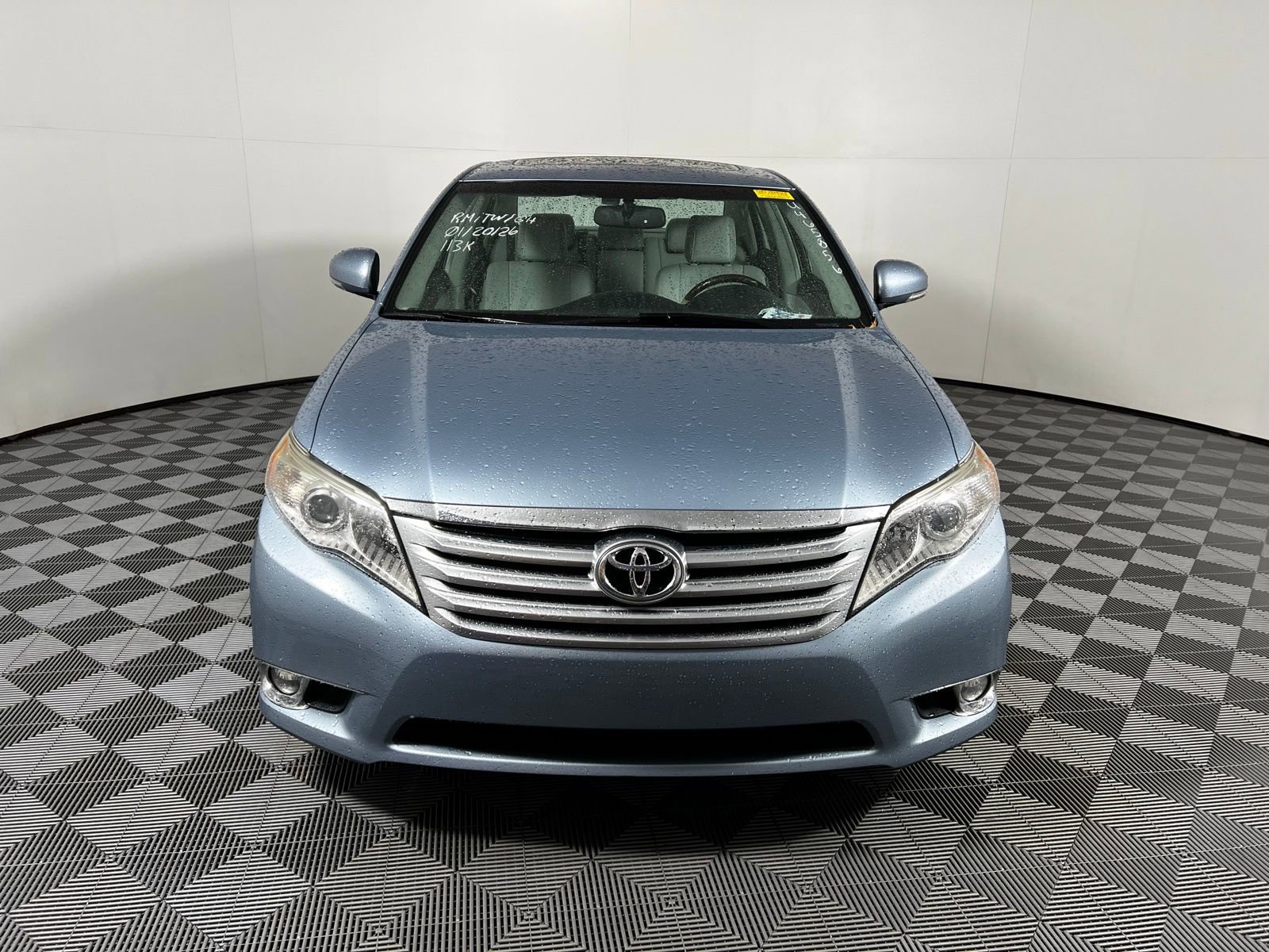 Used 2012 Toyota Avalon Limited image 2