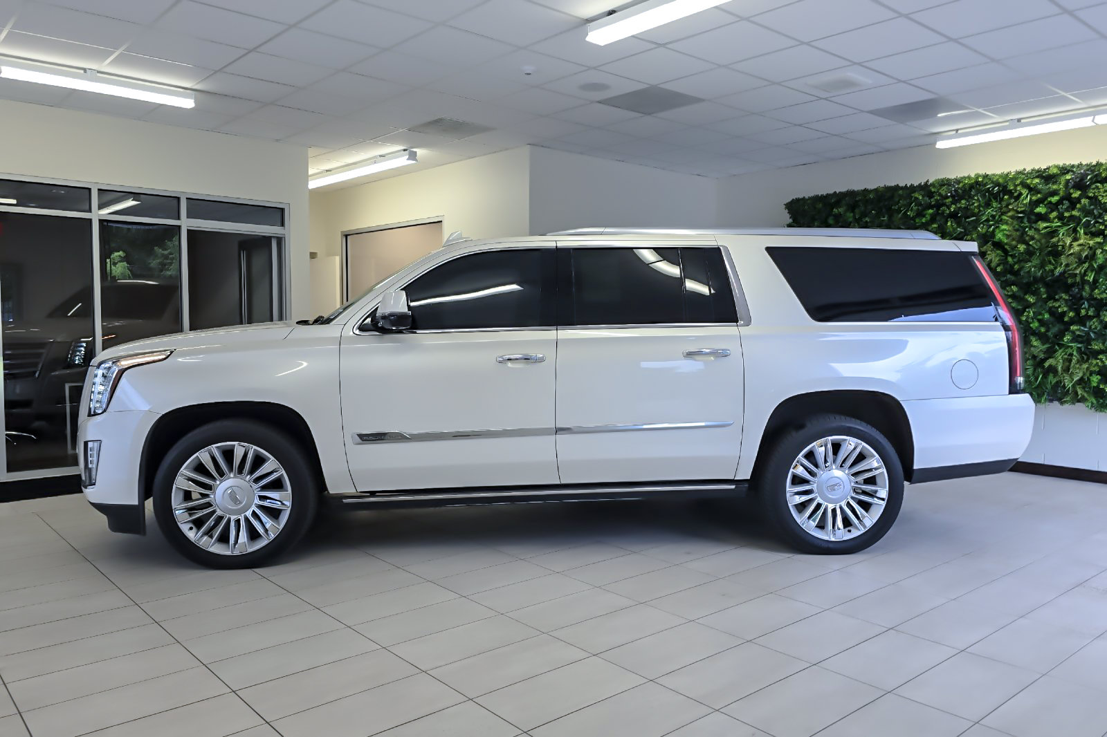 Used 2015 Cadillac Escalade ESV Platinum AWD/4WD image 7