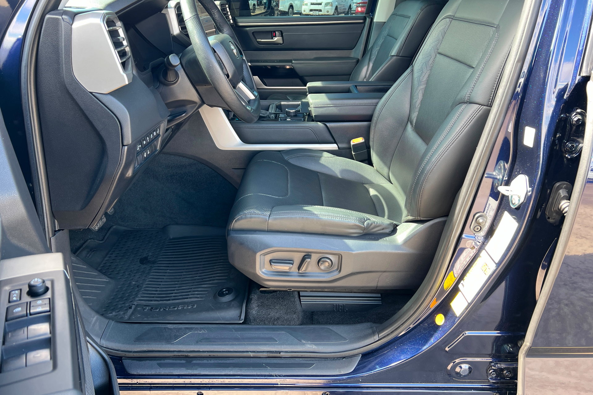 Used 2024 Toyota Tundra Limited AWD/4WD image 18