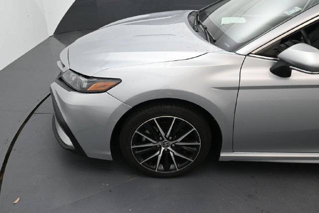 Used 2023 Toyota Camry SE FWD image 9