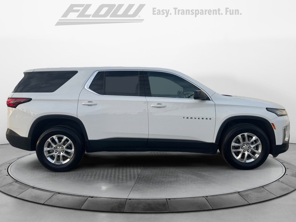 Used 2022 Chevrolet Traverse LS image 9