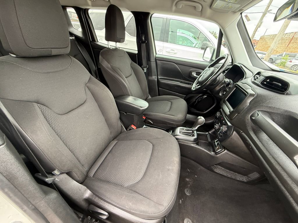 Used 2018 Jeep Renegade Altitude FWD image 16