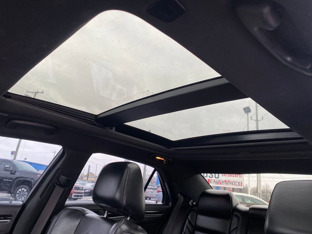 Used 2023 Chrysler 300 C image 14