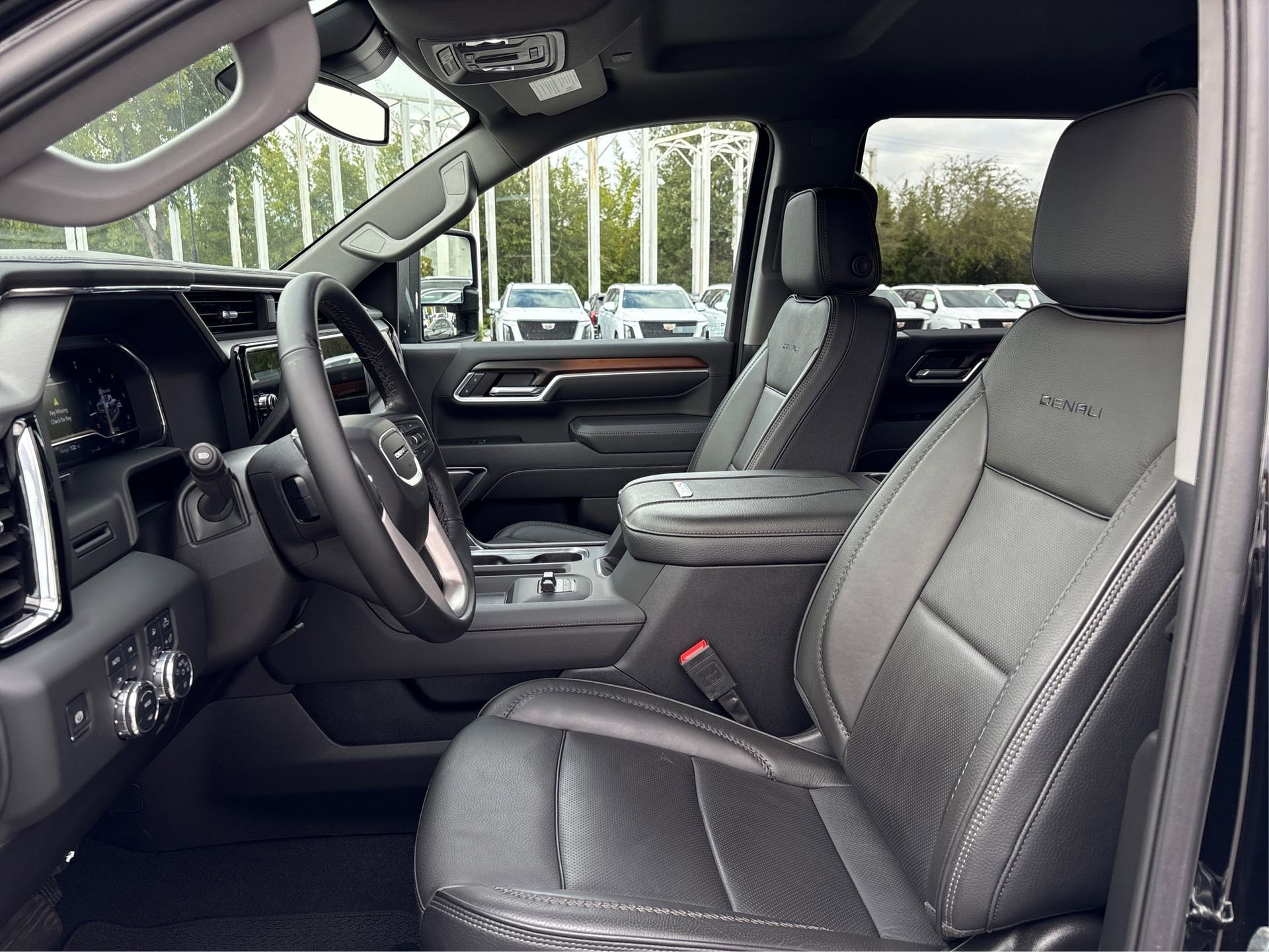 Used 2025 GMC Sierra 3500 Denali image 9
