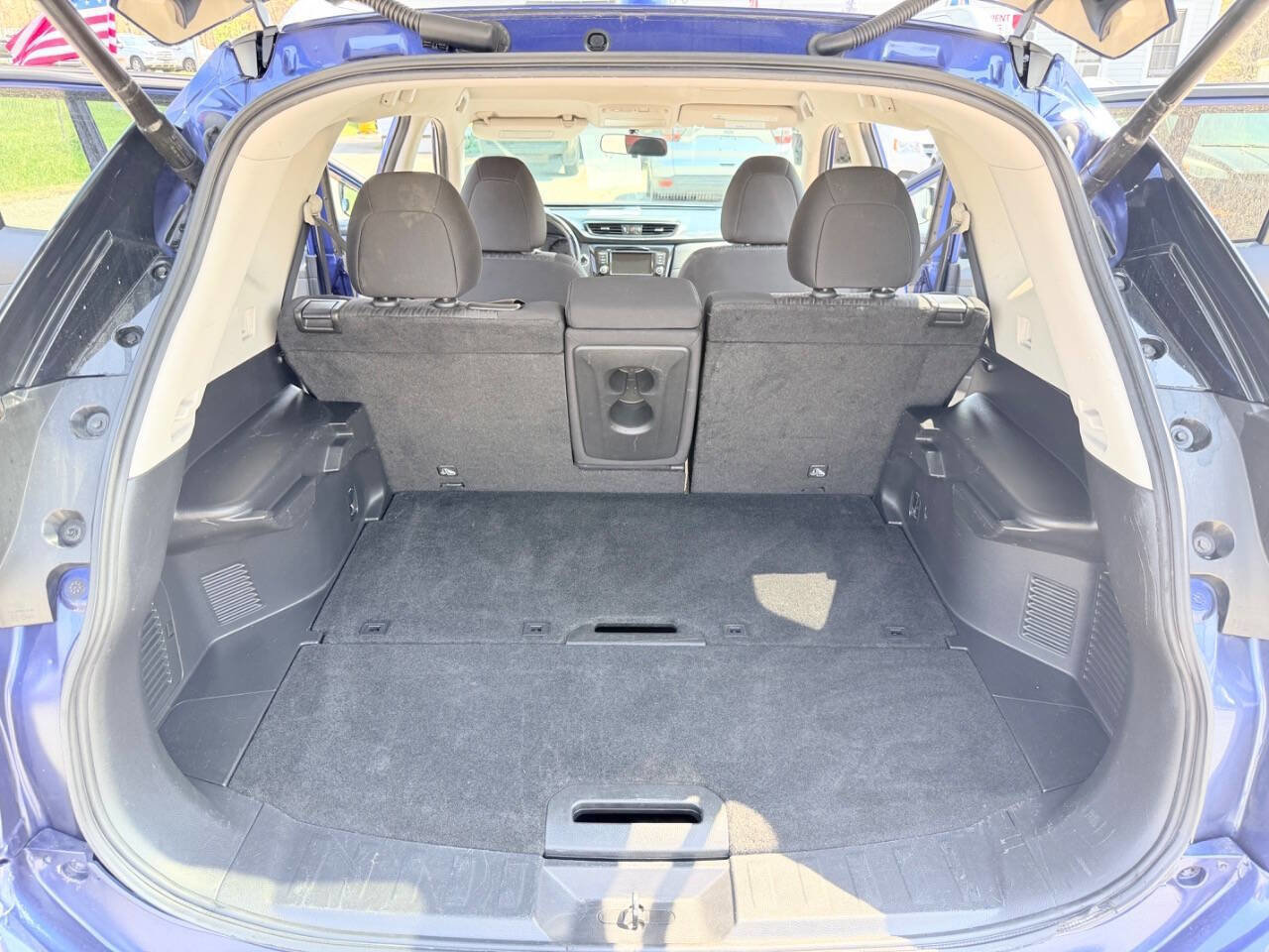 Used 2018 Nissan Rogue SV image 29