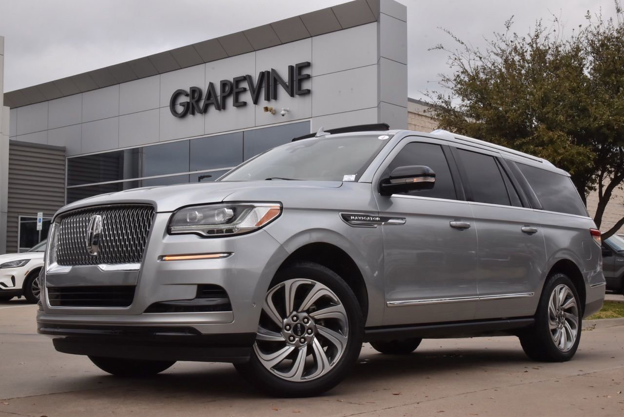 Used 2023 Lincoln Navigator L Reserve image 2