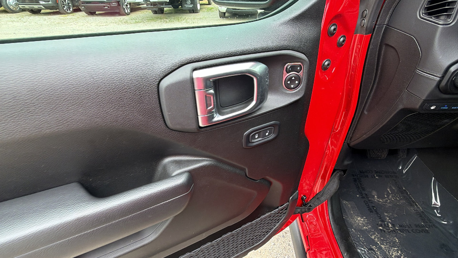 Used 2025 Jeep Wrangler Unlimited Rubicon 4xe AWD/4WD image 15