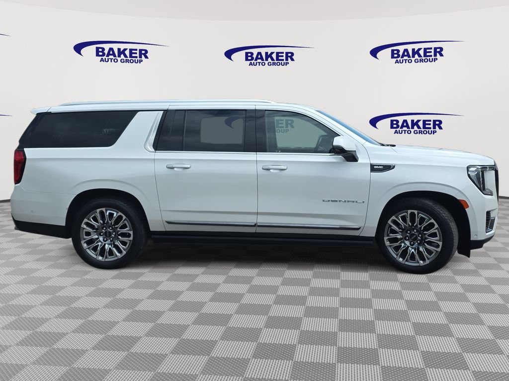 Used 2023 GMC Yukon XL Denali Ultimate AWD/4WD image 4