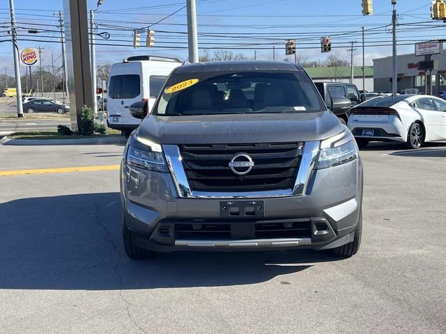 Used 2023 Nissan Pathfinder SL image 2