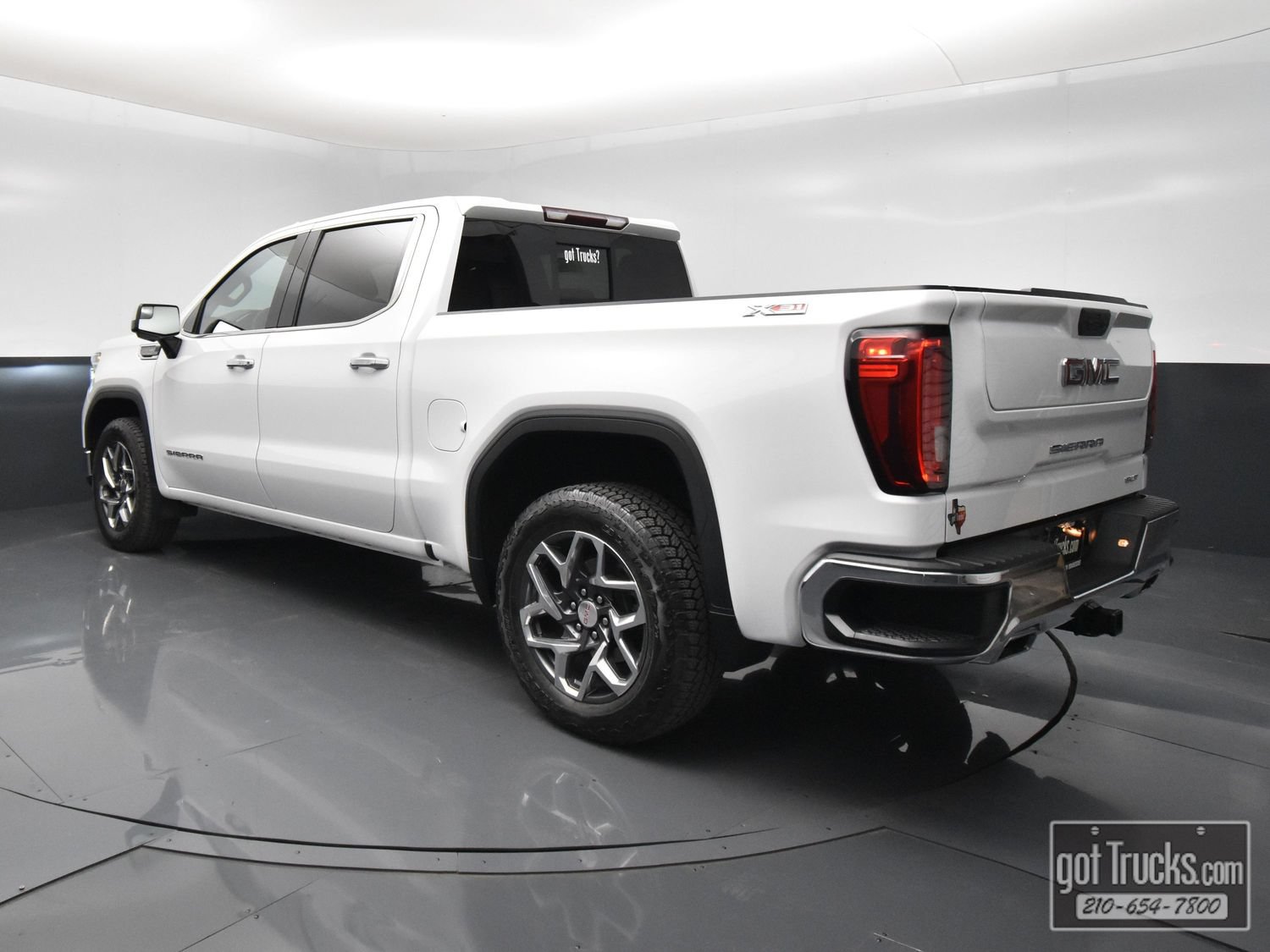 Used 2023 GMC Sierra 1500 SLT w/ SLT Premium Package AWD/4WD image 5