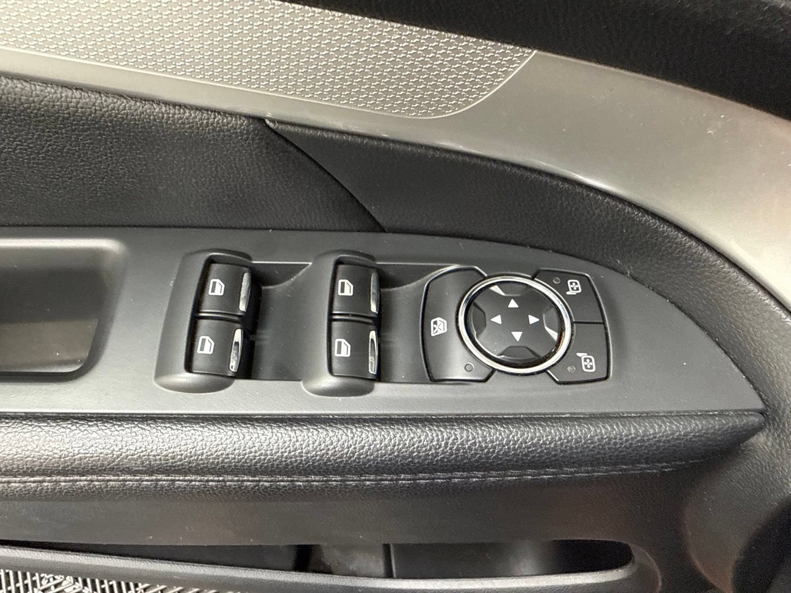 Used 2017 Ford Explorer XLT AWD/4WD image 12