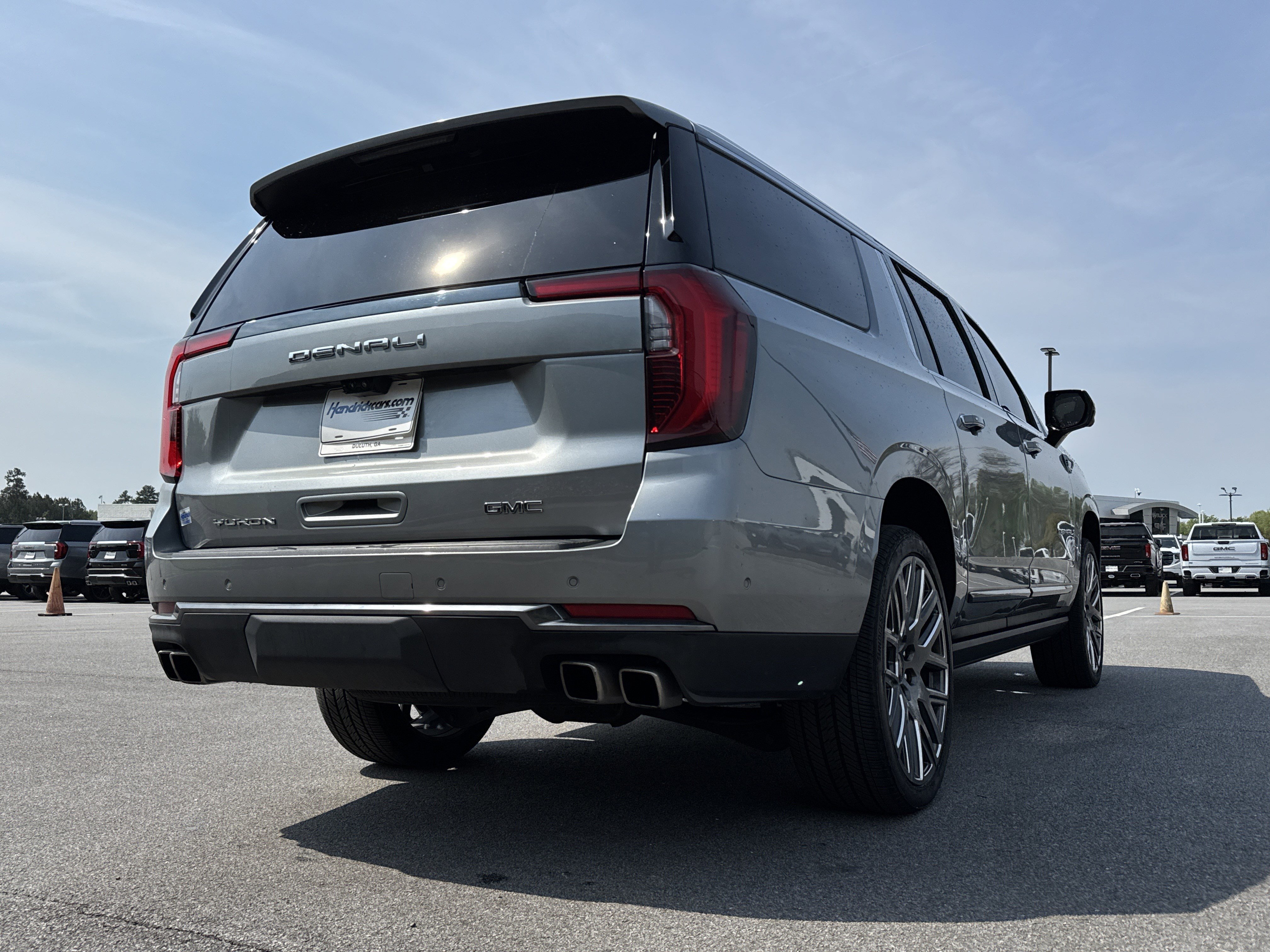 Used 2025 GMC Yukon XL Denali Ultimate image 10