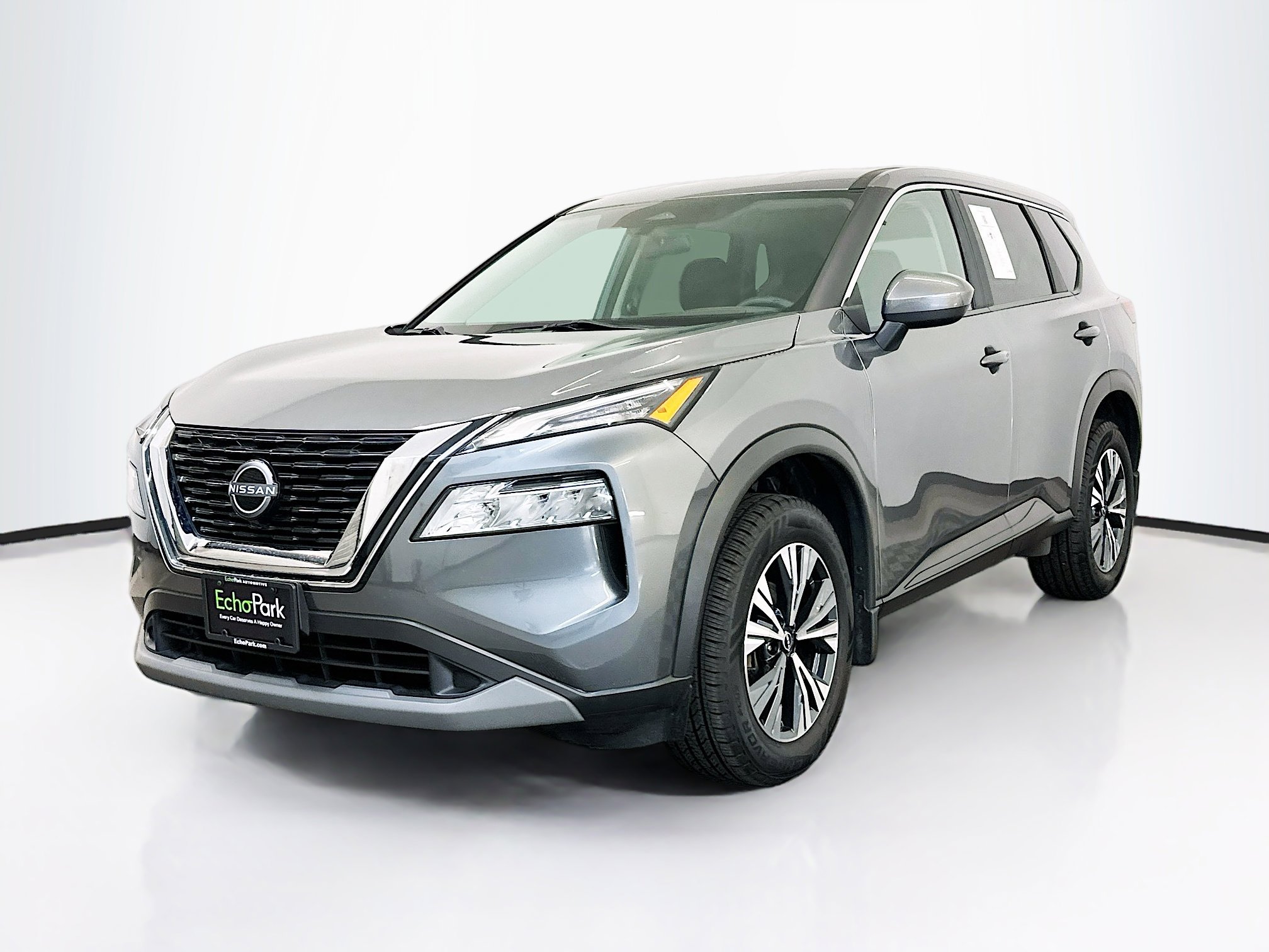 Used 2023 Nissan Rogue SV image 3