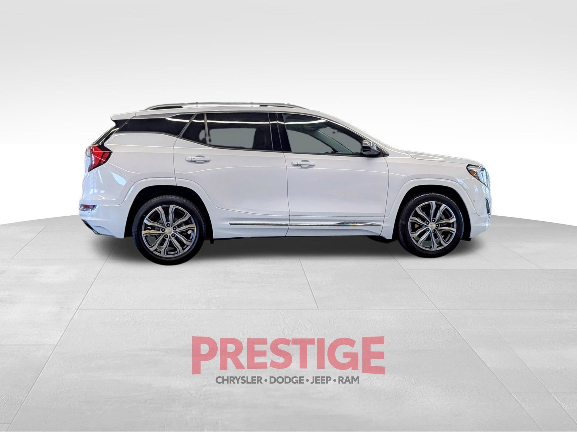 Used 2020 GMC Terrain Denali w/ Denali Premium Package FWD image 7