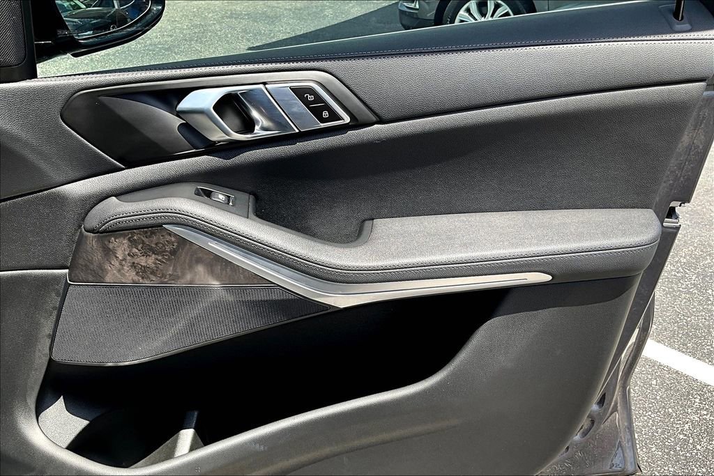 Used 2022 BMW X5 xDrive45e w/ Climate Comfort Package image 23