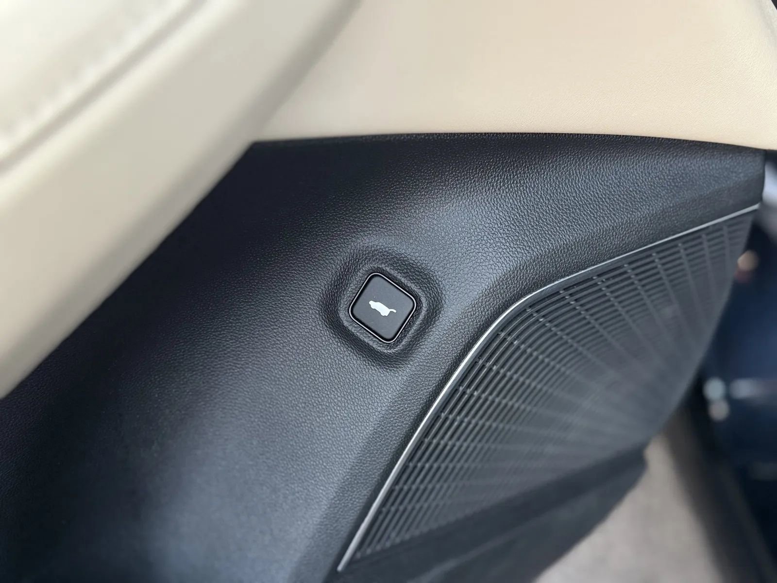 Used 2025 Acura MDX SH-AWD w/ Technology Package image 28