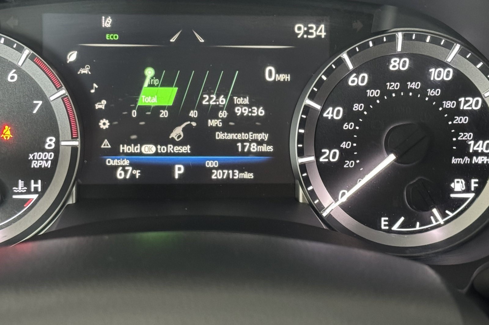 Used 2025 Toyota Highlander LE FWD image 22