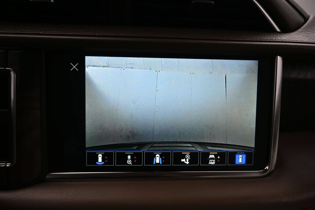 Used 2023 GMC Yukon XL Denali AWD/4WD image 26