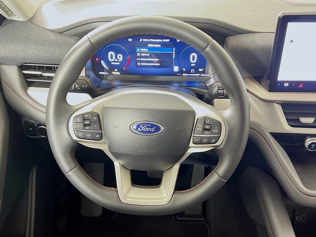 Used 2026 Ford Explorer Active AWD/4WD image 15