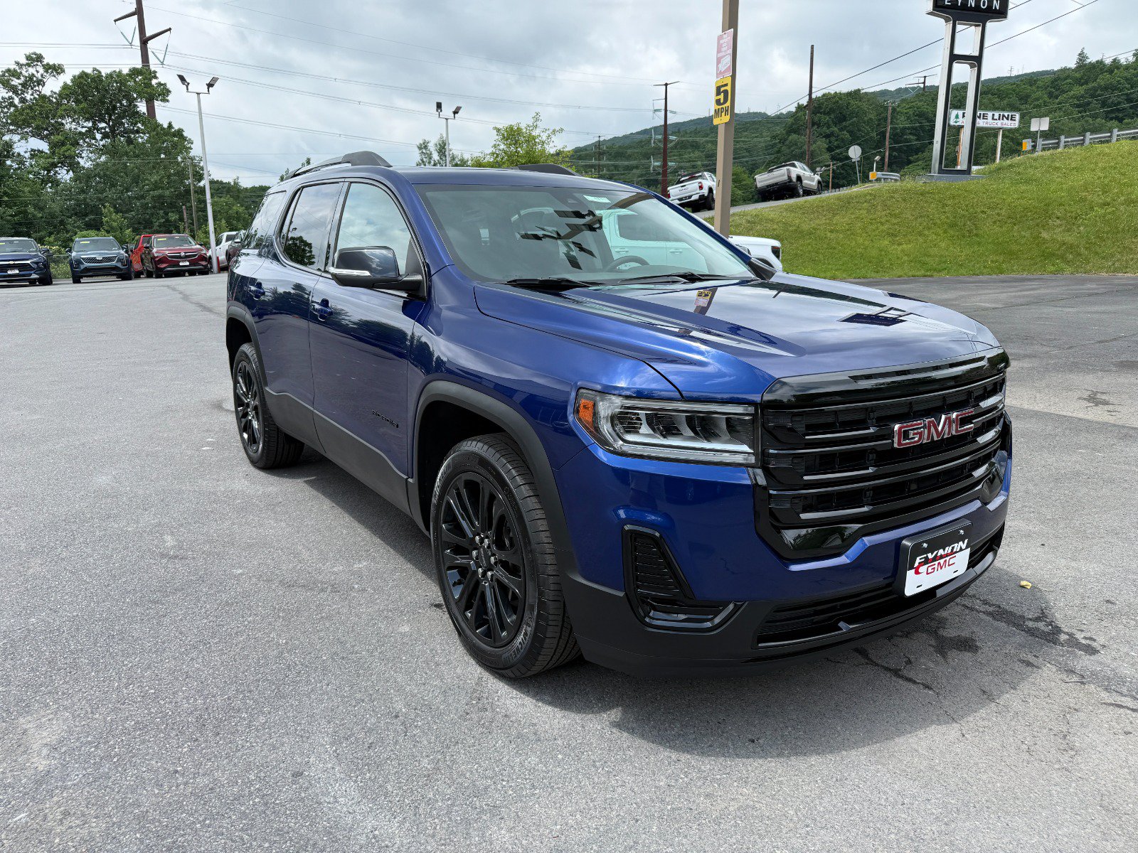 Certified 2023 GMC Acadia SLE w/ Driver Convenience Package AWD/4WD image 7
