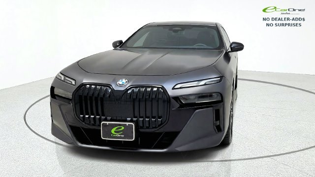 Used 2023 BMW 740i w/ Parking Assistance Package RWD image 3