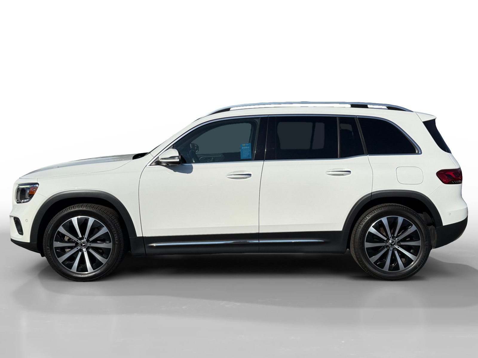 Used 2022 Mercedes-Benz GLB 250 4MATIC image 2