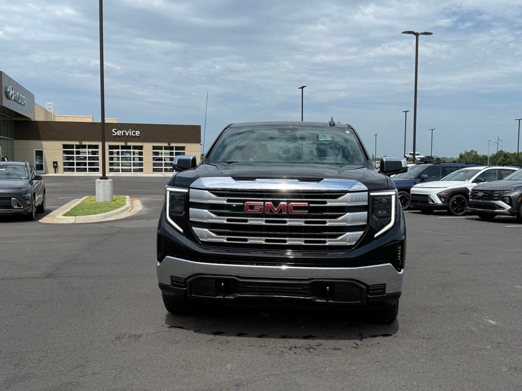 Used 2025 GMC Sierra 1500 SLE AWD/4WD image 2