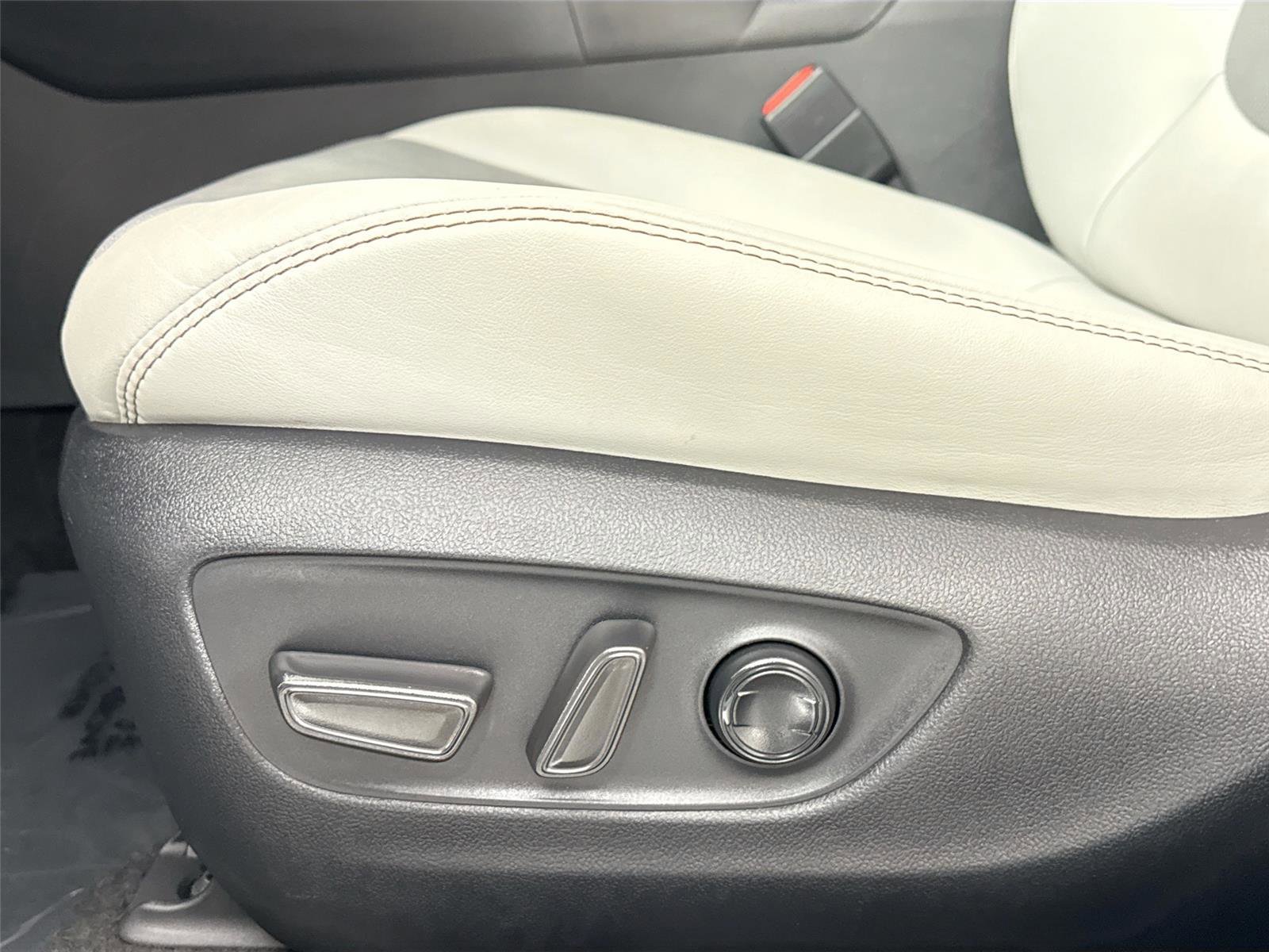 Used 2022 Toyota RAV4 Limited image 29