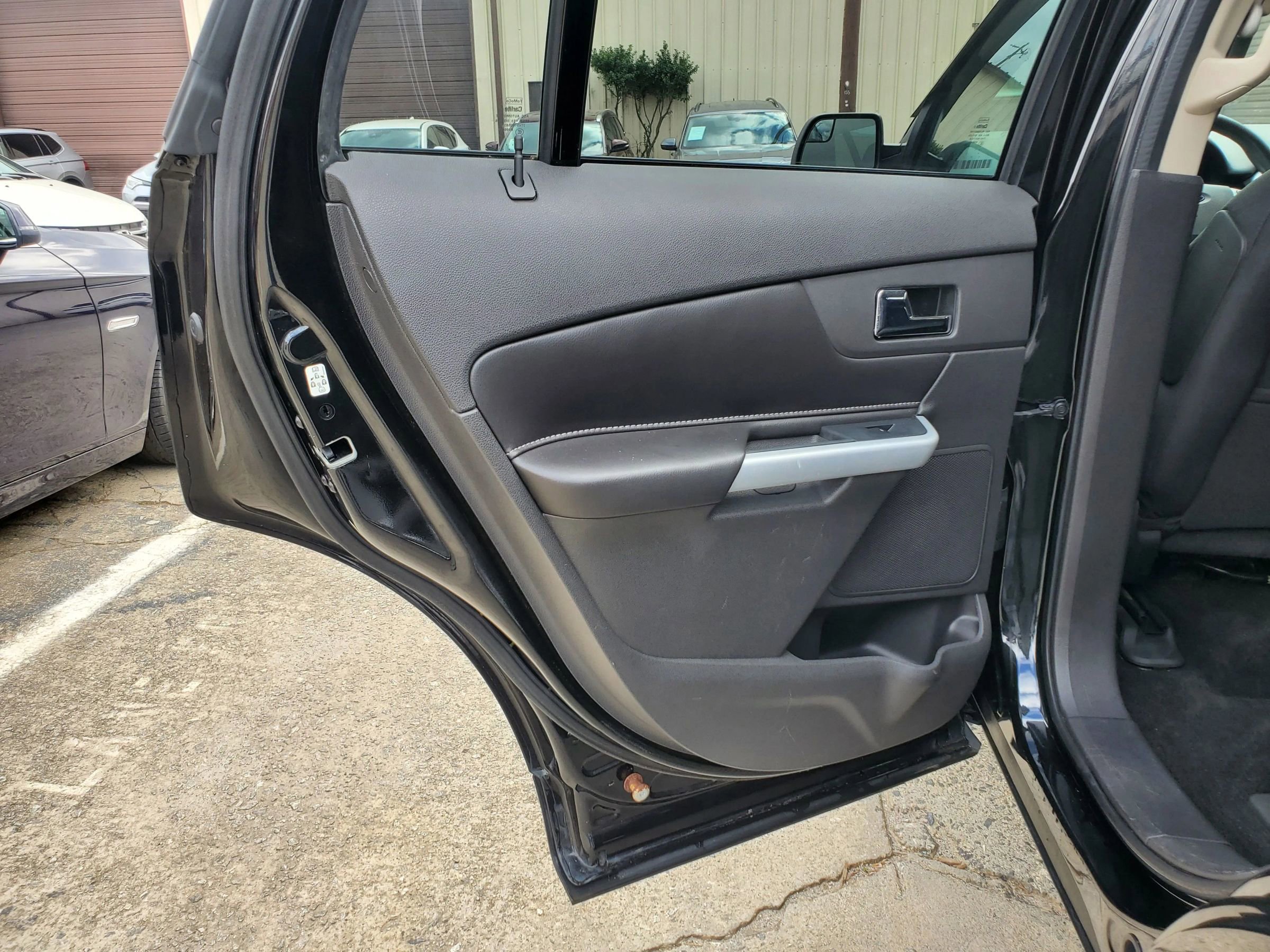 Used 2013 Ford Edge SE FWD image 17