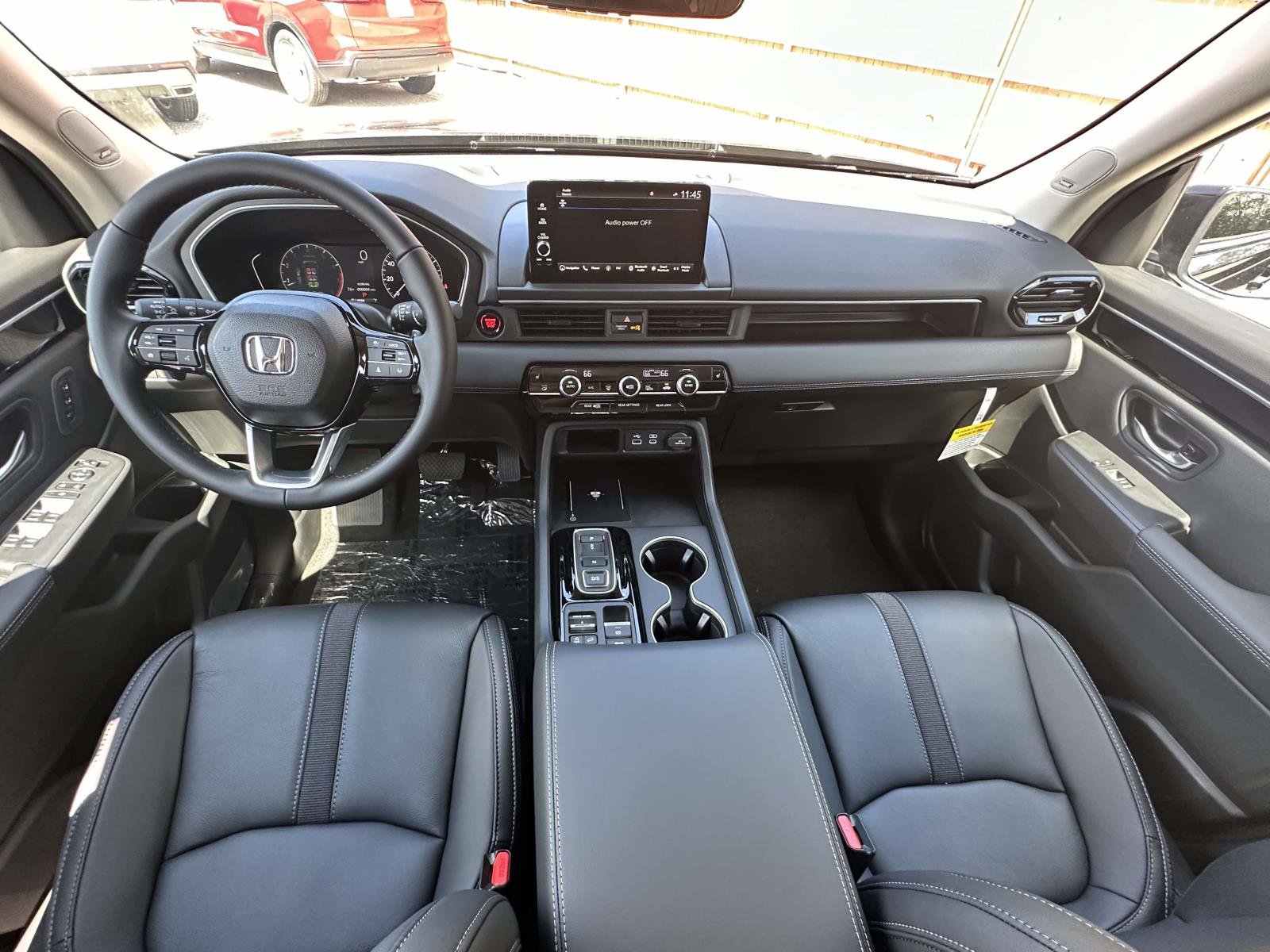 New 2025 Honda Pilot Touring image 2