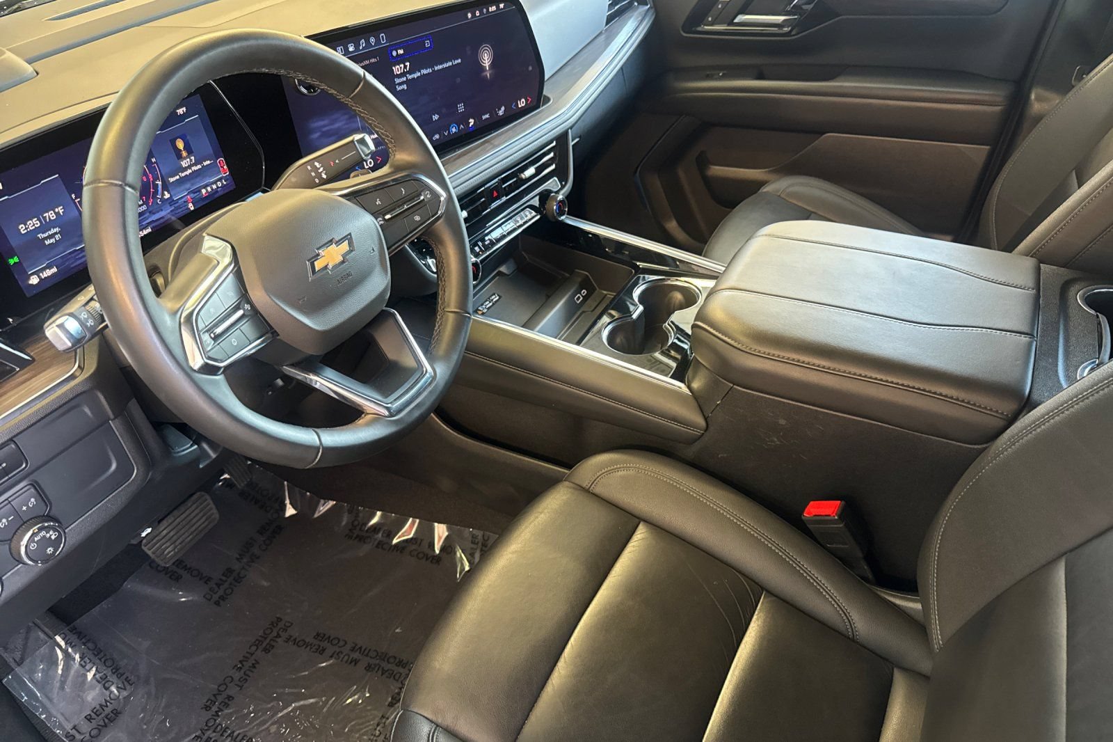 Used 2025 Chevrolet Suburban LT RWD image 9