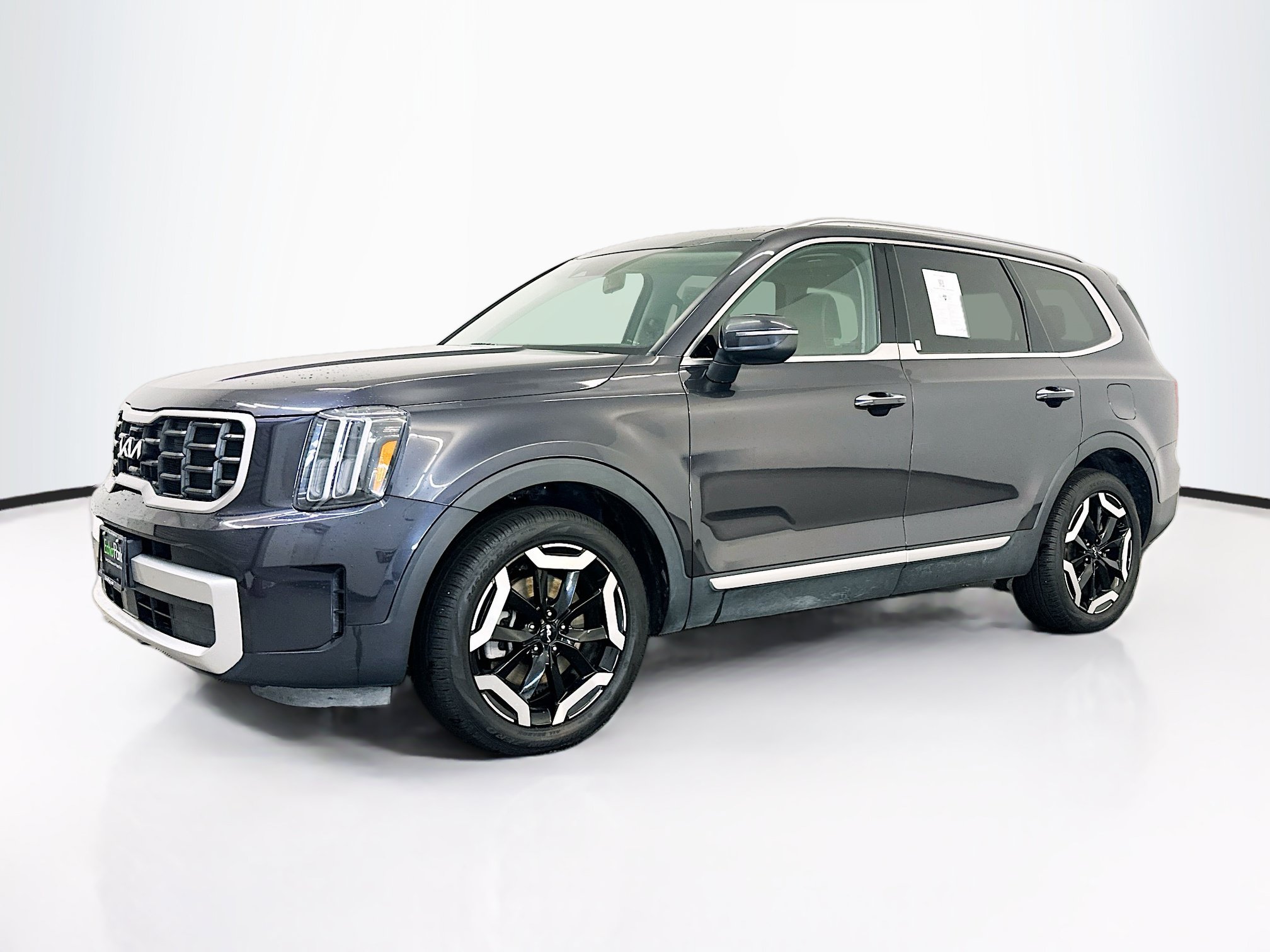 Used 2025 Kia Telluride S AWD/4WD image 3