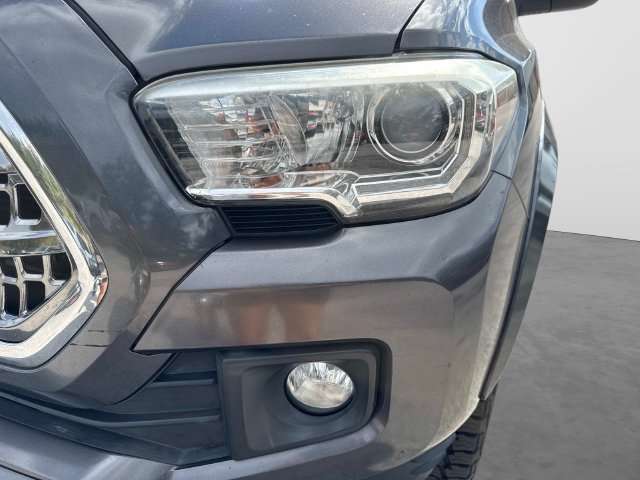 Used 2016 Toyota Tacoma TRD Sport w/ Towing Package RWD image 10