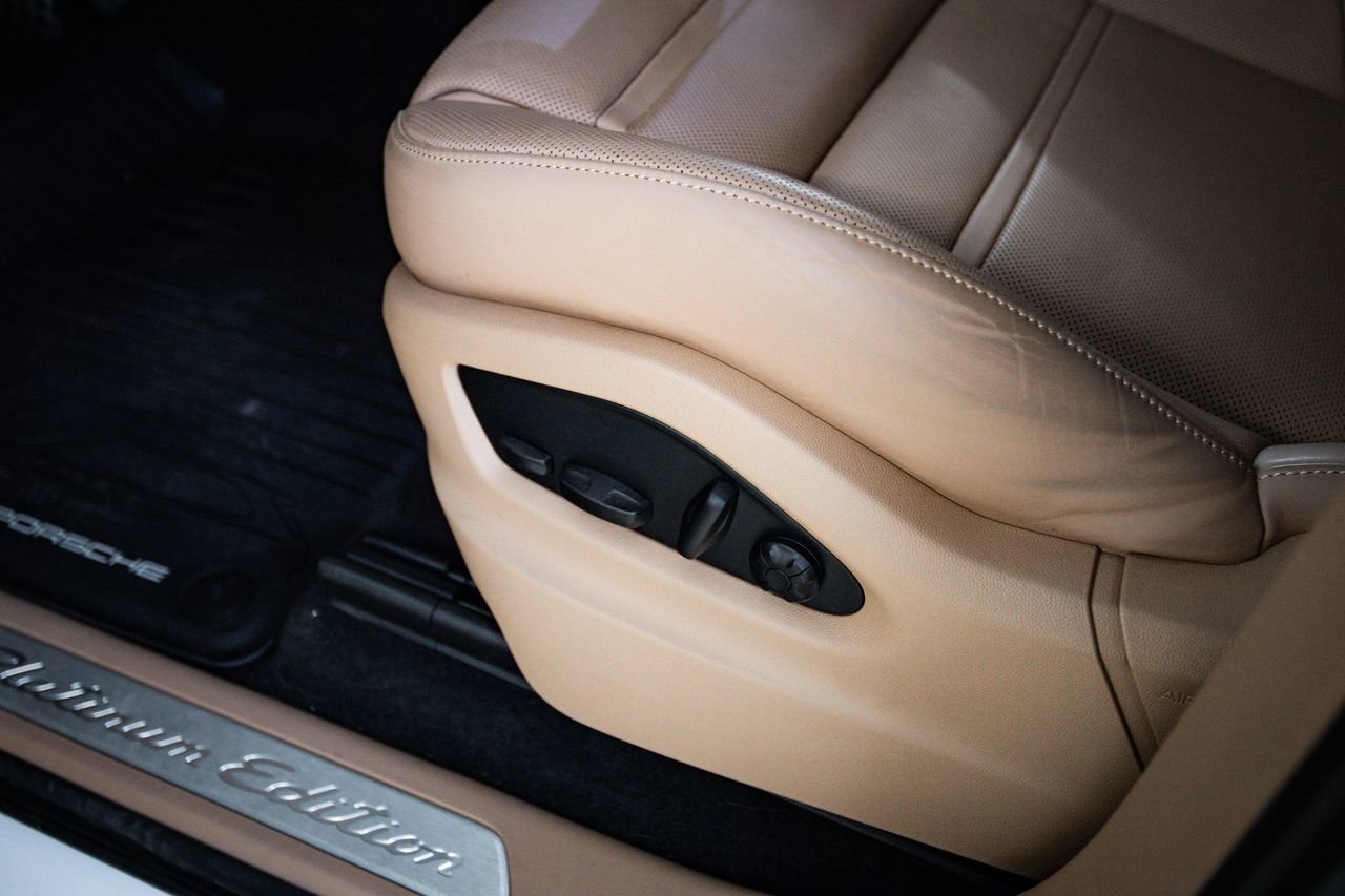 Certified 2023 Porsche Cayenne Platinum Edition image 14