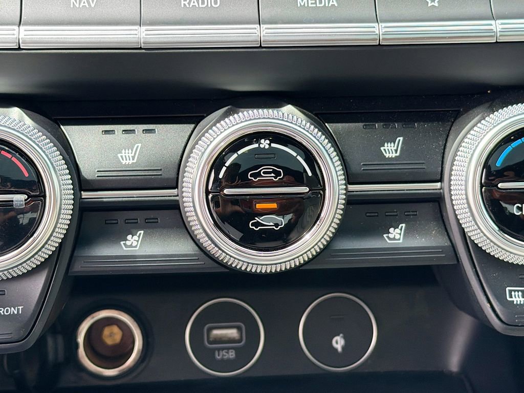 Used 2023 Genesis G70 2.0T w/ Sport Prestige Package image 20