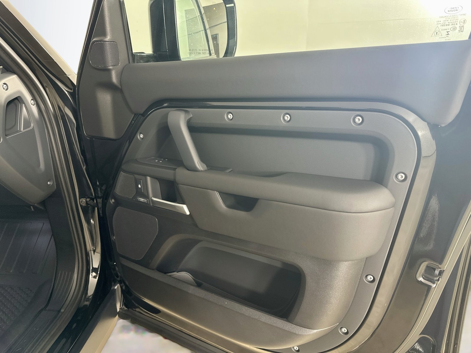 New 2026 Land Rover Defender 110 X-Dynamic SE AWD/4WD image 44