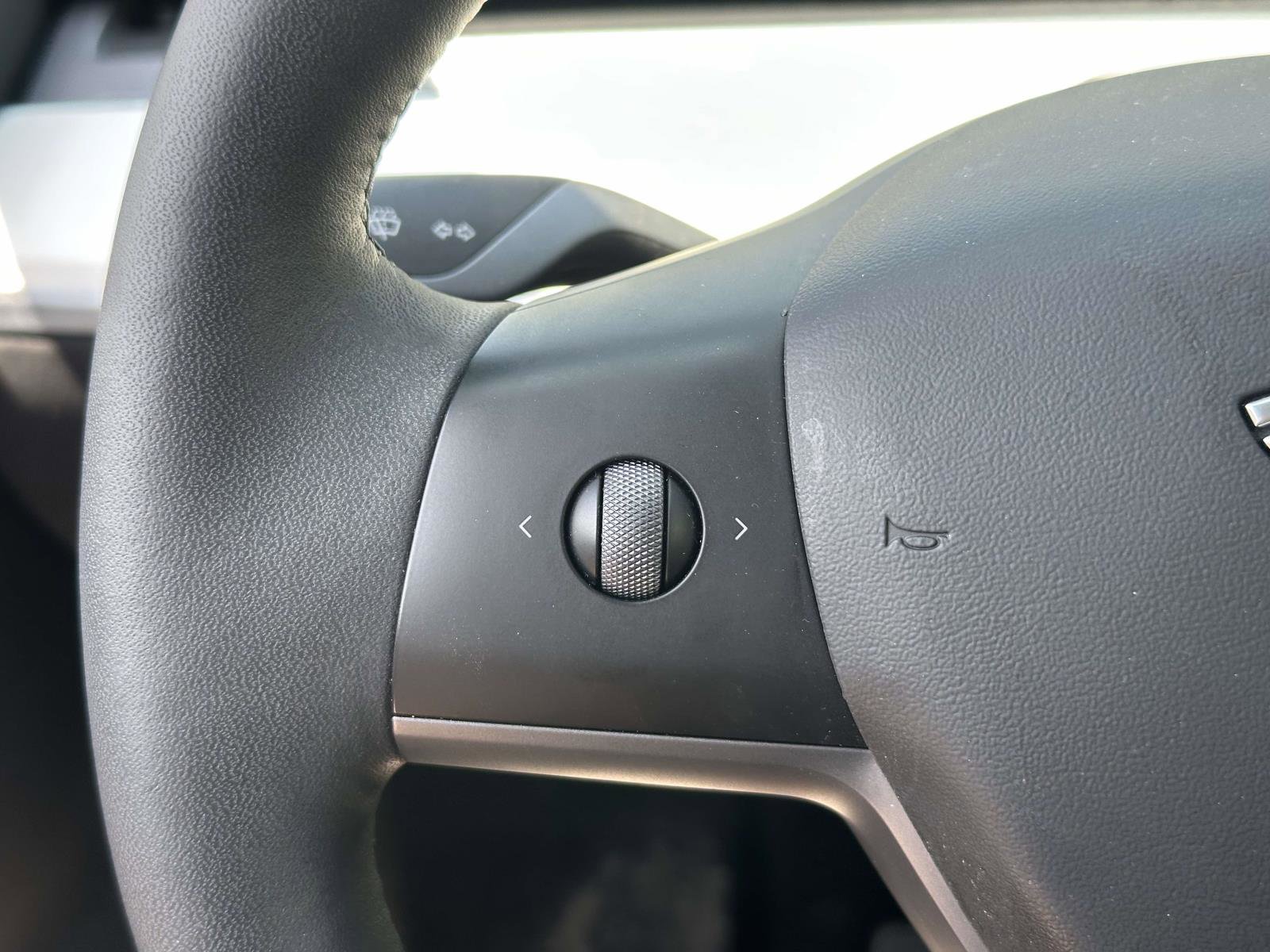 Used 2022 Tesla Model Y Long Range AWD/4WD image 21