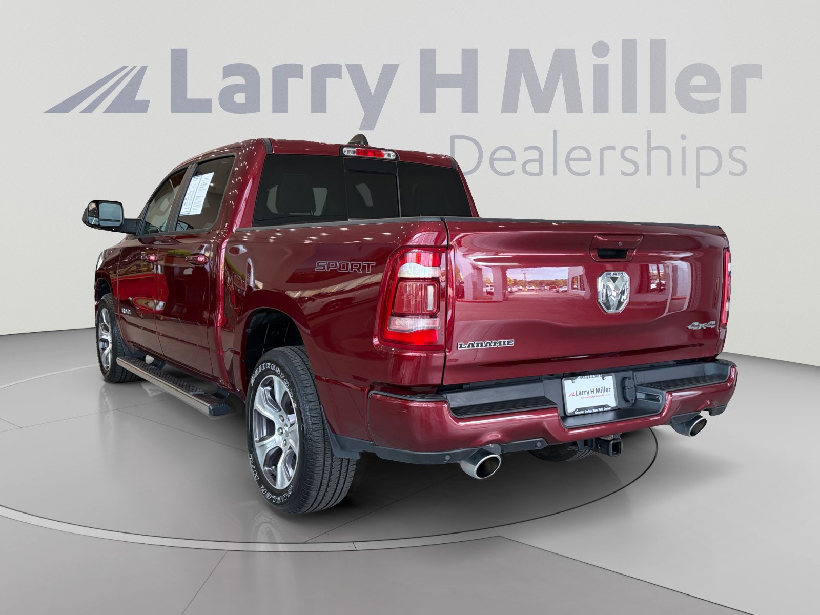 Used 2023 RAM 1500 Laramie AWD/4WD image 3