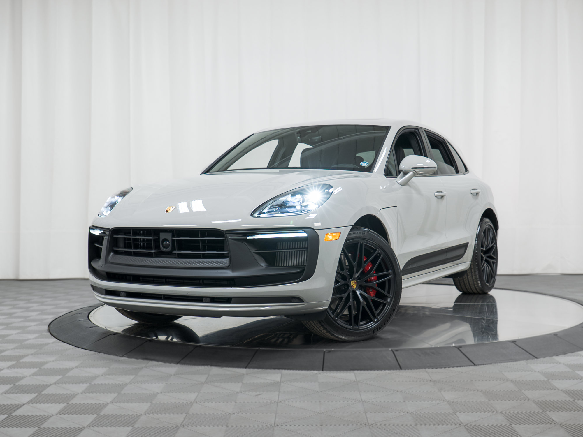 Used 2026 Porsche Macan GTS AWD/4WD image 32
