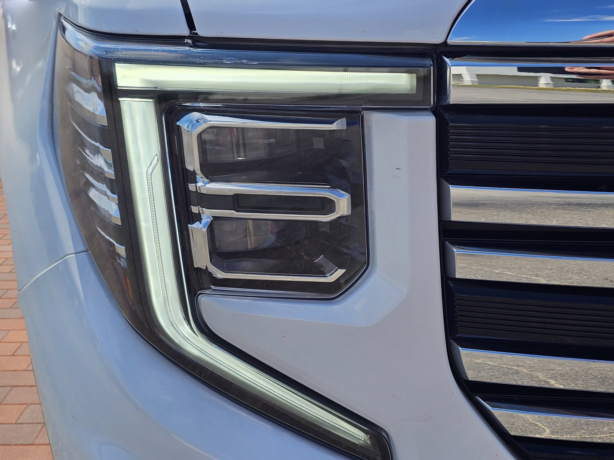 Used 2024 GMC Sierra 1500 SLT w/ SLT Premium Plus Package AWD/4WD image 4