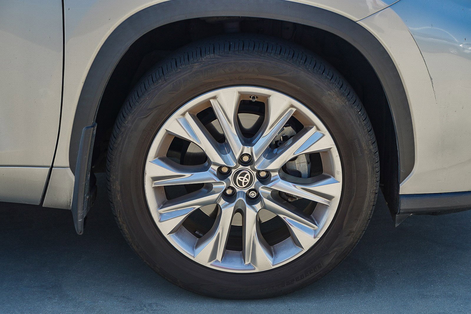 Certified 2020 Toyota Highlander Limited AWD/4WD image 11