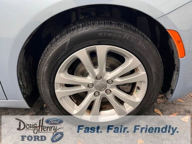 Used 2015 Chrysler 200 Limited image 15