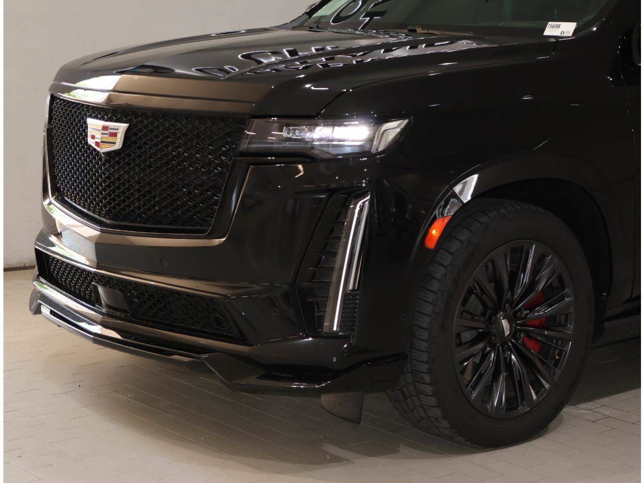 Used 2024 Cadillac Escalade ESV V w/ LPO, ONYX Package AWD/4WD image 2