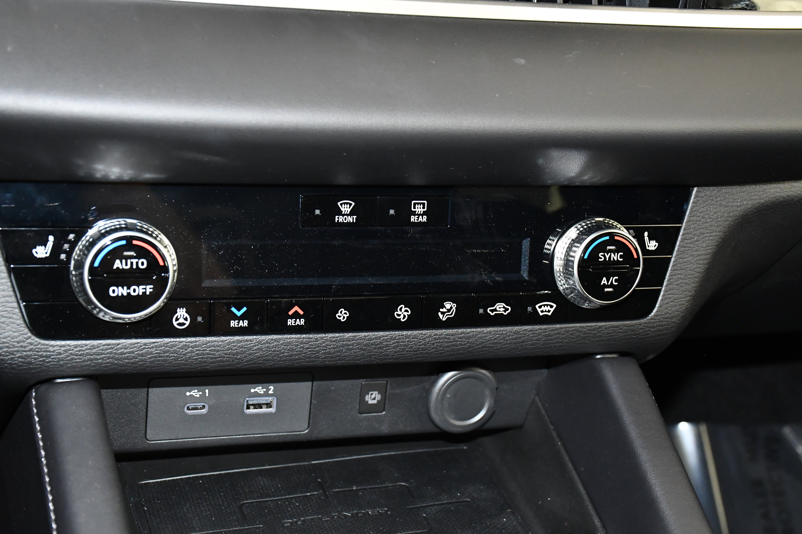 Used 2025 Mitsubishi Outlander SEL image 28