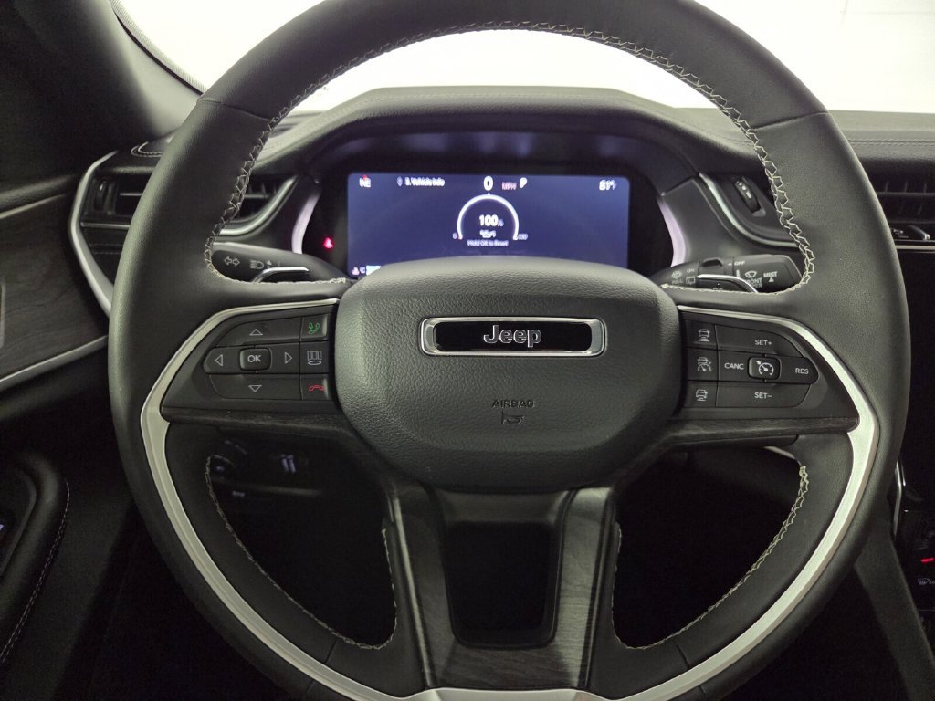 Used 2025 Jeep Grand Cherokee Limited w/ Black Appearance Package RWD image 15