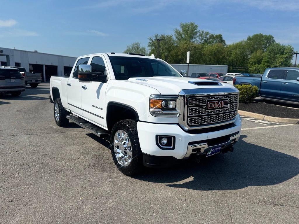 Used 2019 GMC Sierra 2500 Denali w/ Duramax Plus Package AWD/4WD image 7