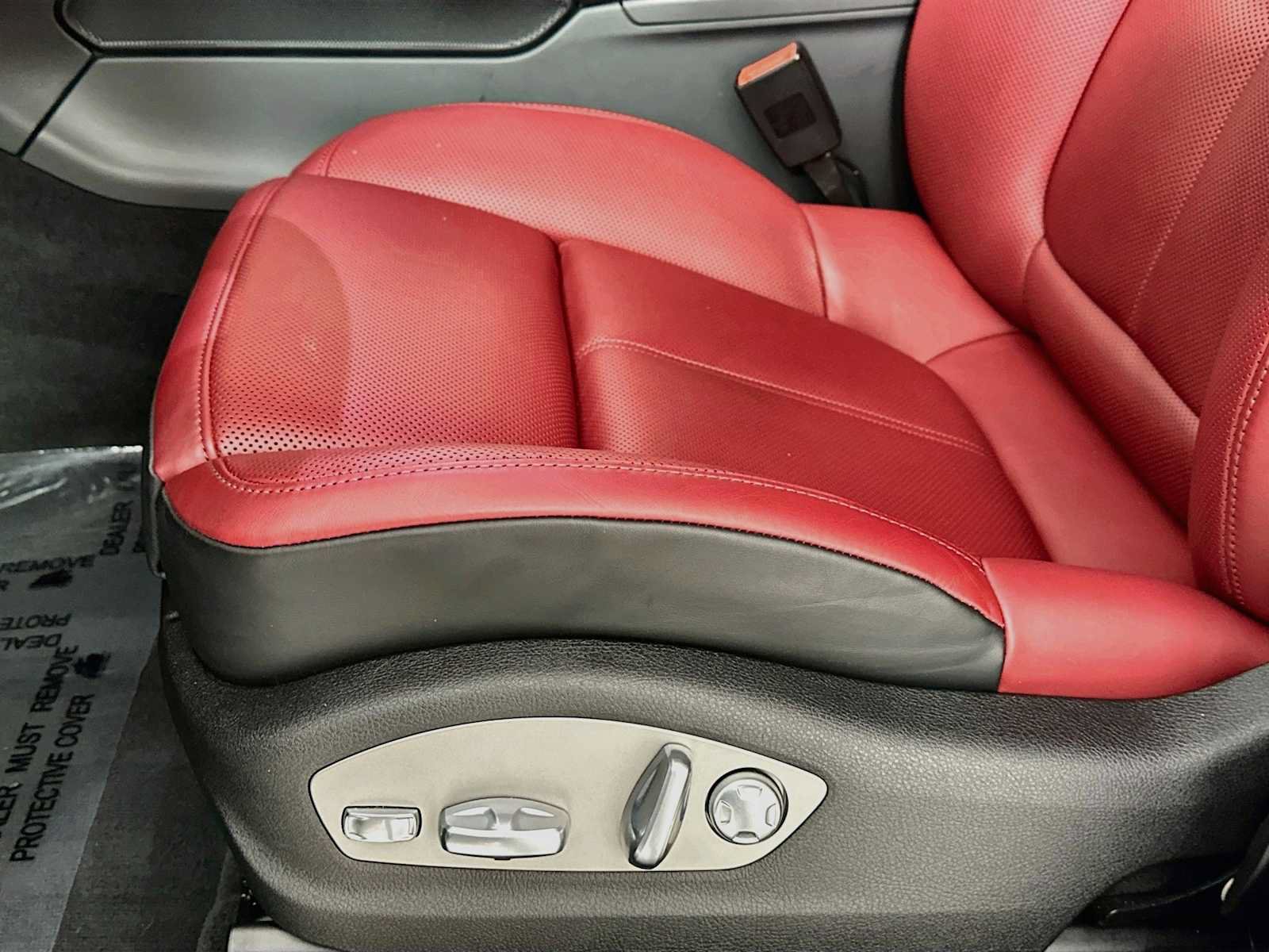 Certified 2026 Porsche Macan AWD/4WD image 12
