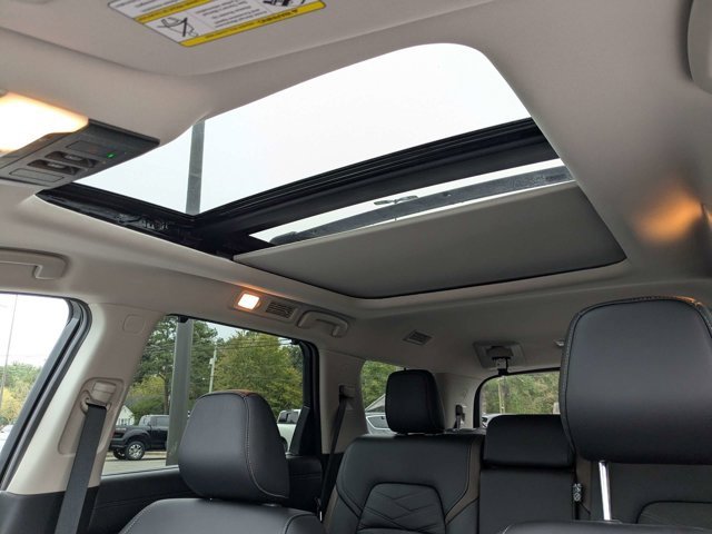 New 2025 Nissan Pathfinder Platinum w/ Black Appearance Package image 24