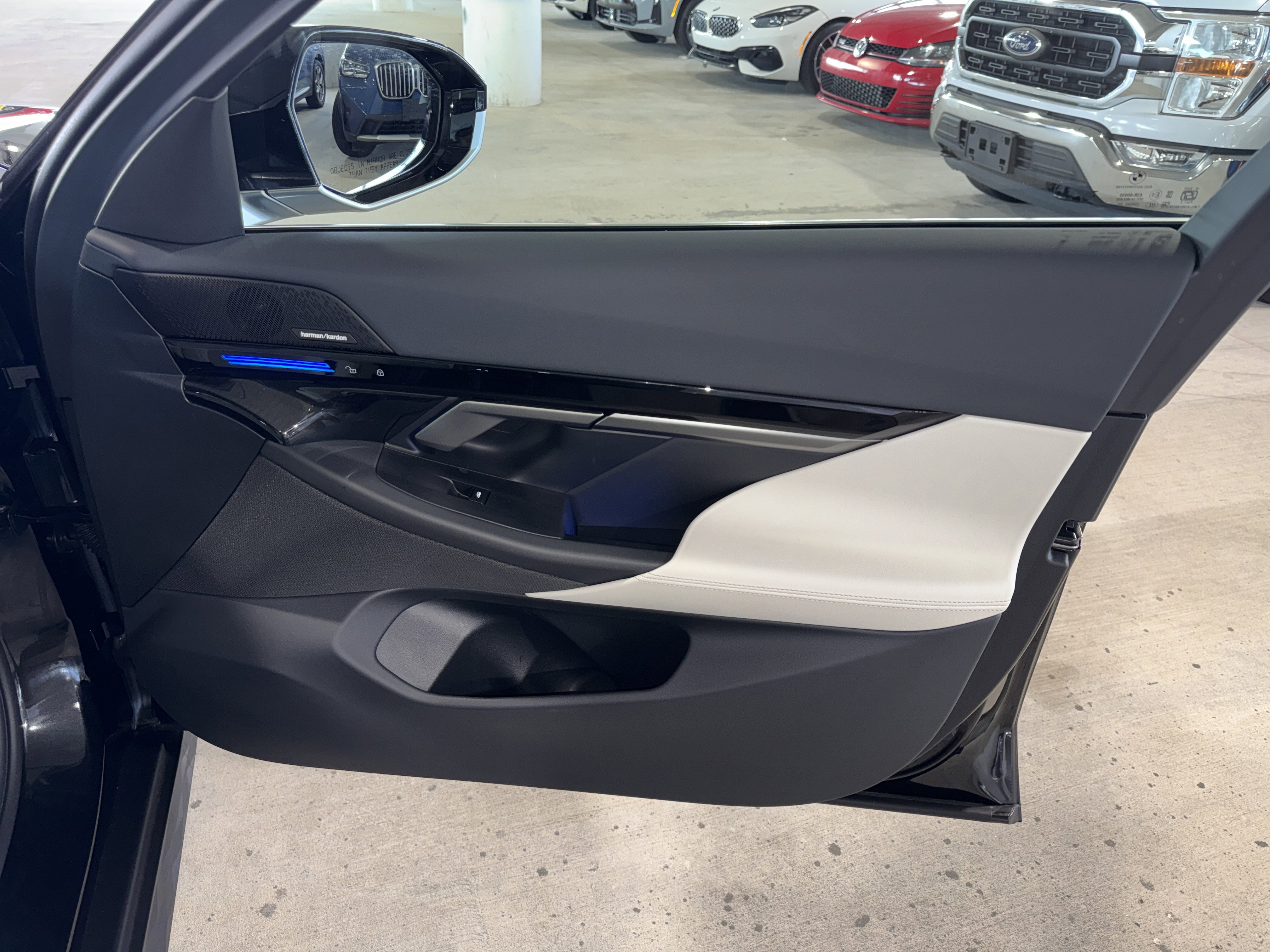 Certified 2025 BMW 530i xDrive w/ Premium Package AWD/4WD image 10